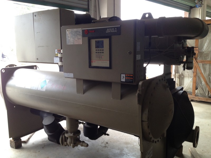 回收二手特靈水冷螺桿式冷水機(jī)組RTWC